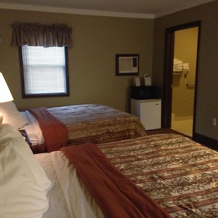 Fred'S Inn Restaurant & Lodging Norwich Δωμάτιο φωτογραφία