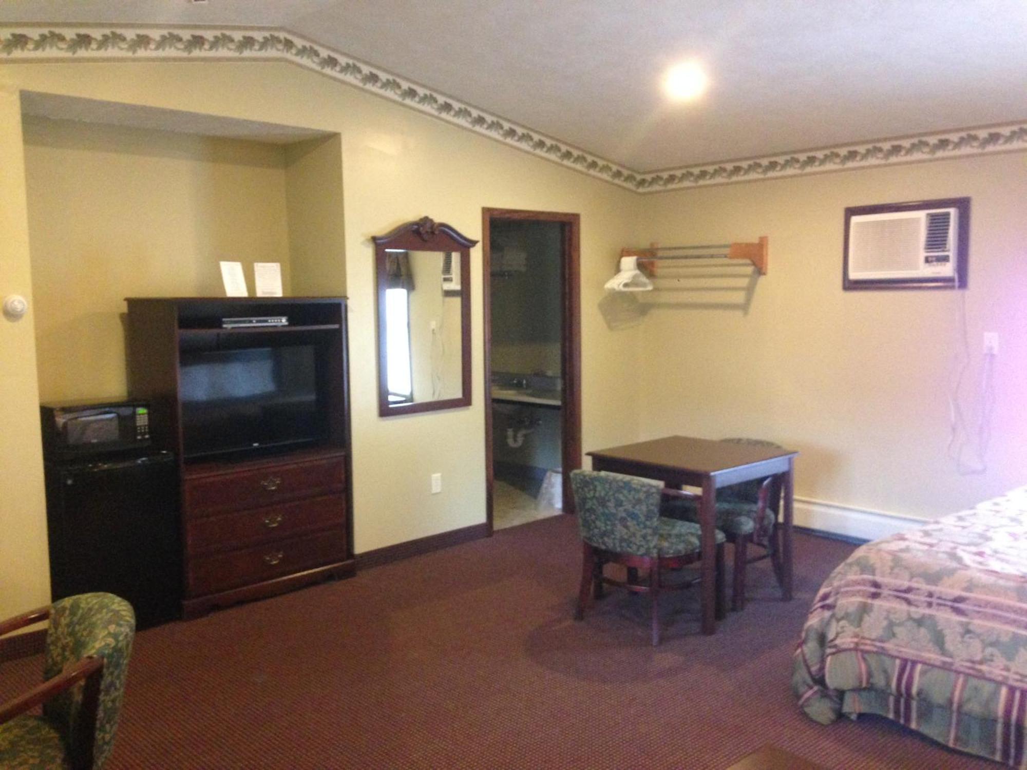 Fred'S Inn Restaurant & Lodging Norwich Δωμάτιο φωτογραφία