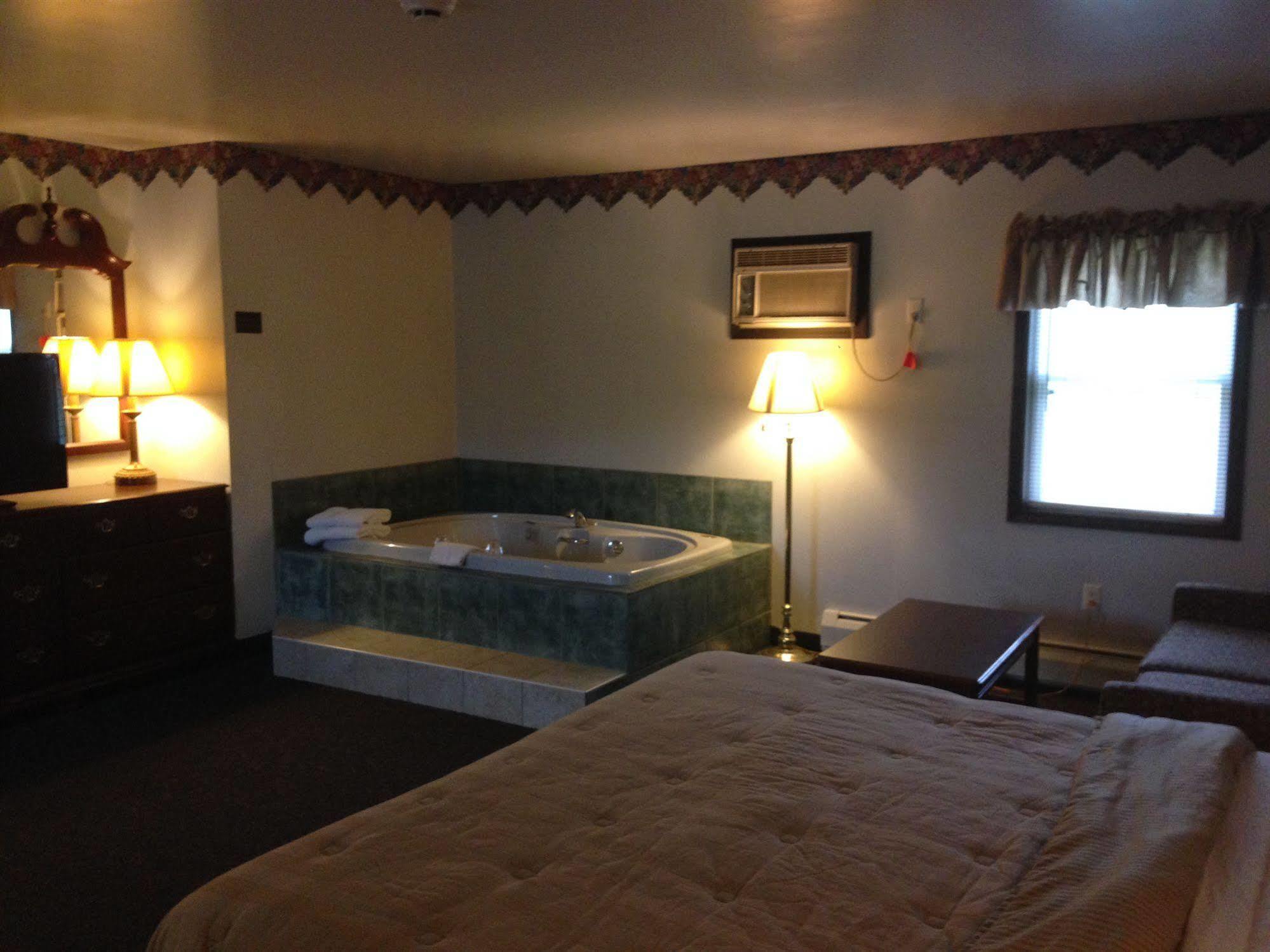 Fred'S Inn Restaurant & Lodging Norwich Εξωτερικό φωτογραφία